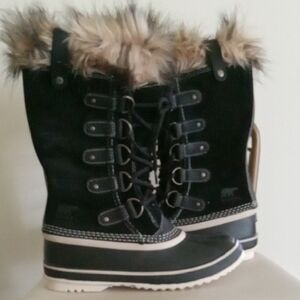 Sorel Black Winter Boots with Faux Fur Trim